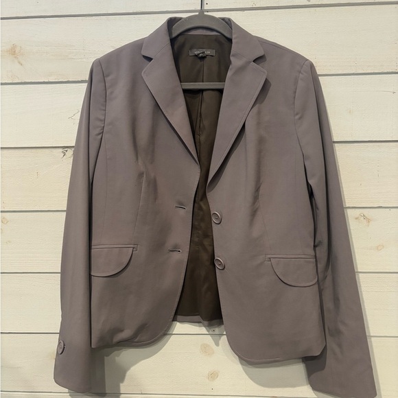Ann Taylor Gray Blazer with Notched Lapels and Fitted Silhouette - Picture 6 of 8